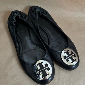 Tory Burch Reva Black Leather Logo Ballet Flats. Measures size 8